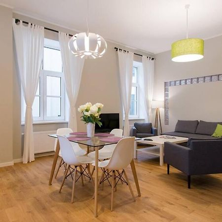Modern & Spacious 80M2 Apartment In Riga Old Town Luaran gambar