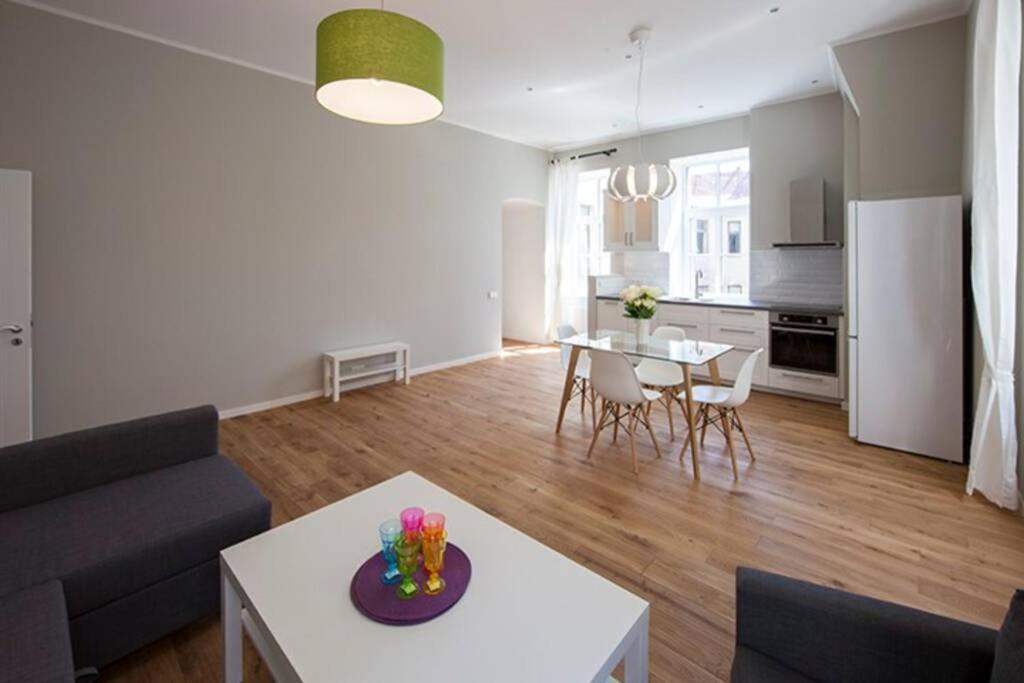 Modern & Spacious 80M2 Apartment In Riga Old Town Luaran gambar