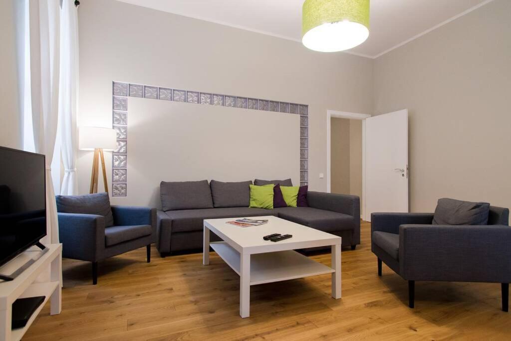 Modern & Spacious 80M2 Apartment In Riga Old Town Luaran gambar