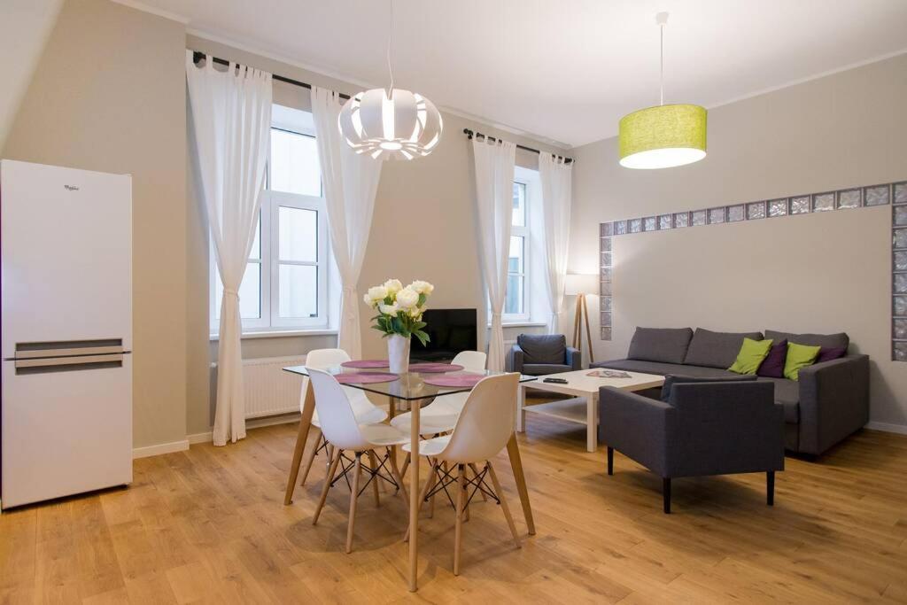 Modern & Spacious 80M2 Apartment In Riga Old Town Luaran gambar